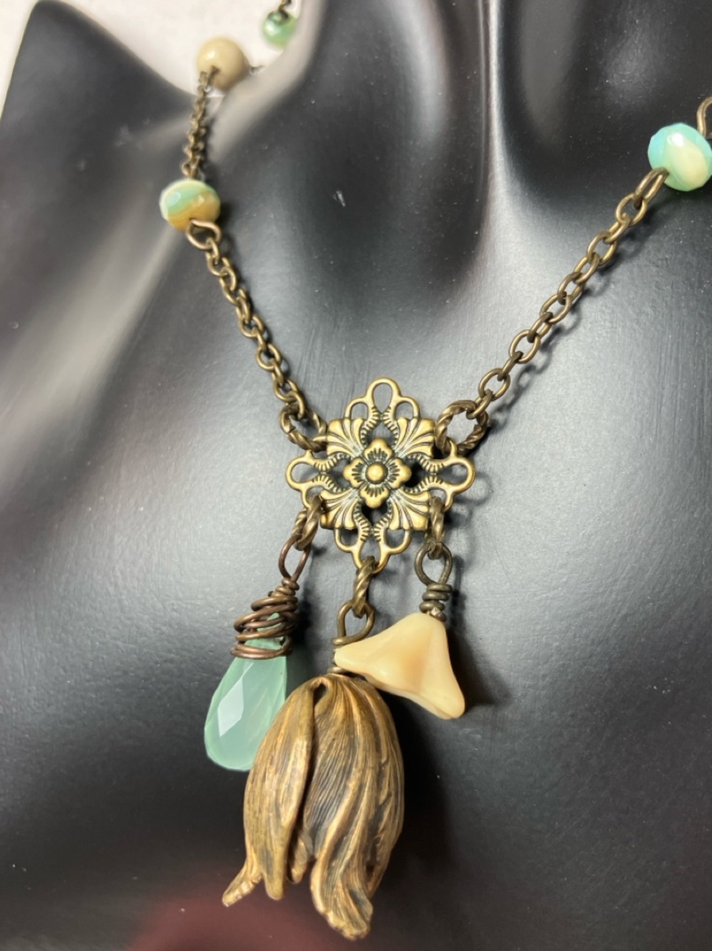 Unique Retro Floral Pendant Necklace w/Turquoise Beads and Bird detail - Picture 5 of 16